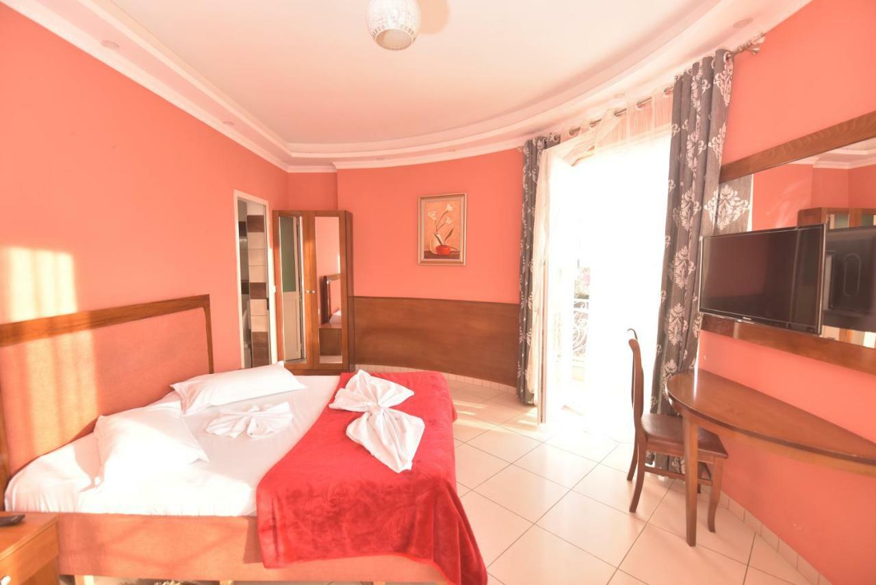Hotel Emigranti Shkodër エクステリア 写真
