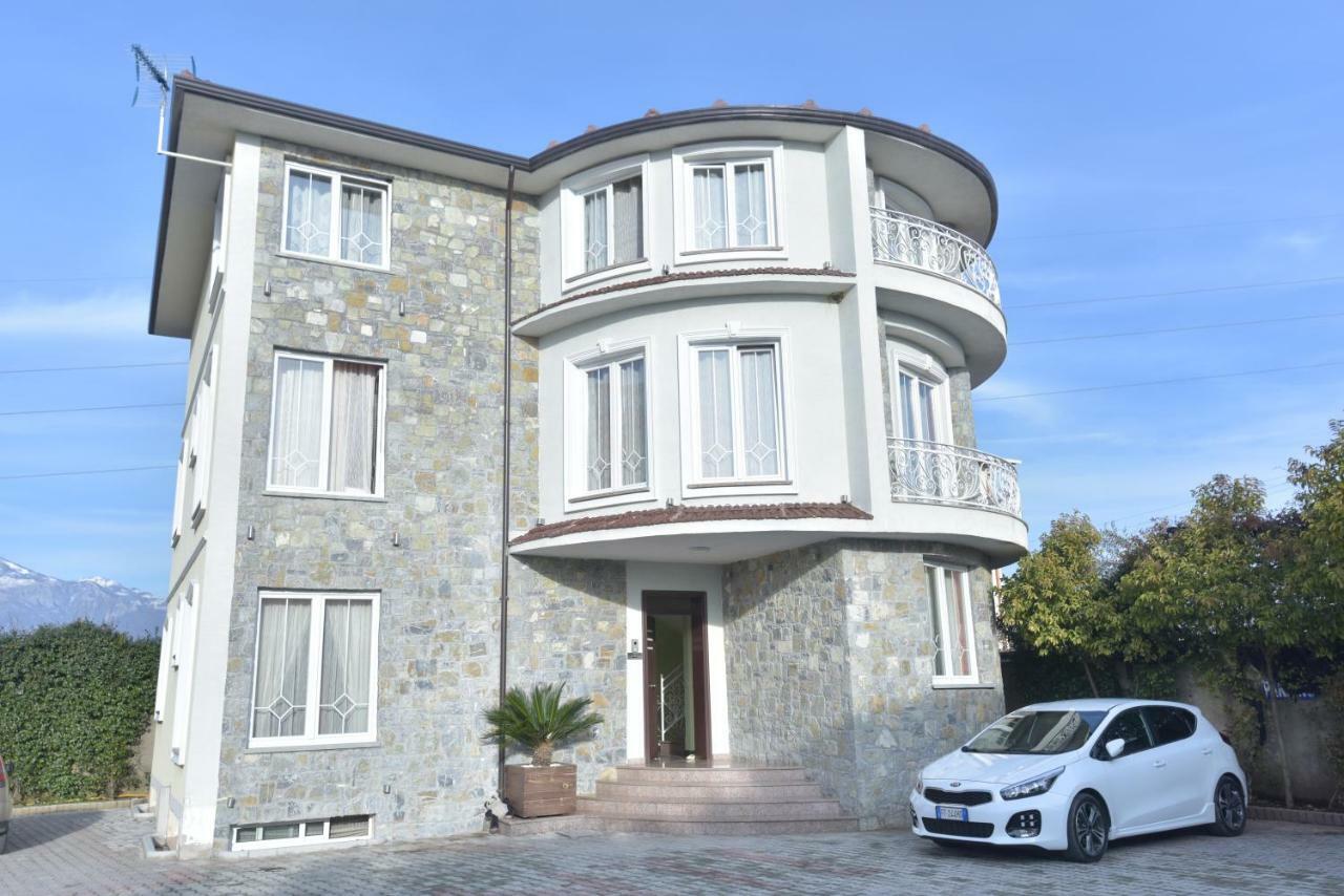 Hotel Emigranti Shkodër エクステリア 写真
