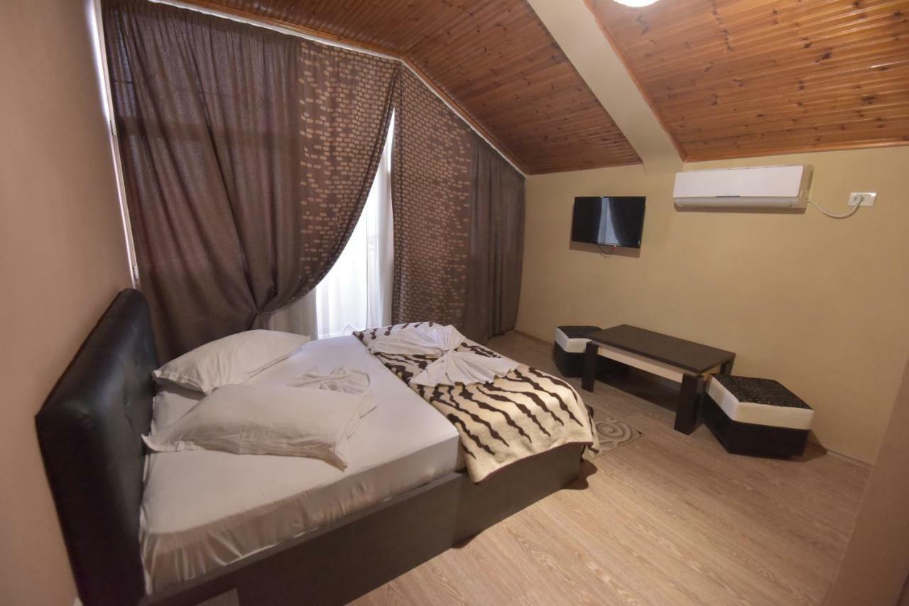 Hotel Emigranti Shkodër エクステリア 写真