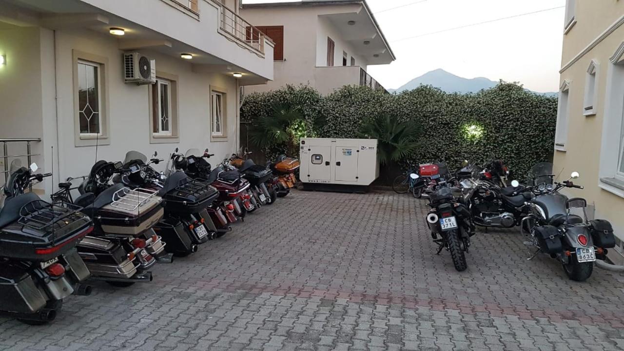 Hotel Emigranti Shkodër エクステリア 写真